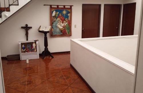 Fontibon House | Habitación con baño privado cerca al aeropuerto