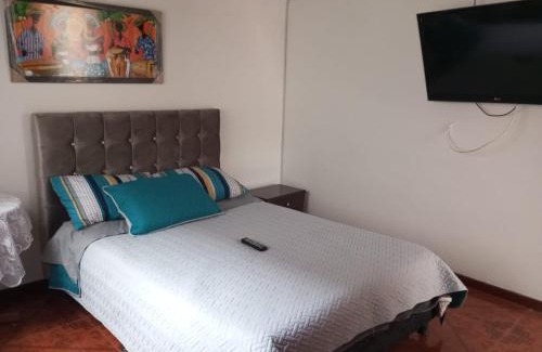 Fontibon House | Habitación con baño privado cerca al aeropuerto