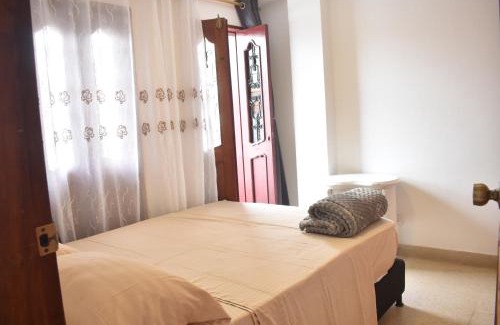 La Ceja House | Habitación con cama nueva doble y balcon privado cerca del parque principal