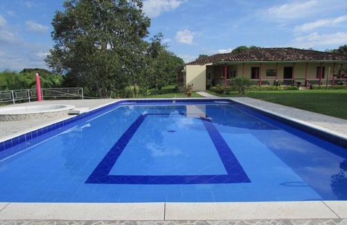Montenegro House | Habitación Cuádruple con baño privado - Finca Palma Soriano
