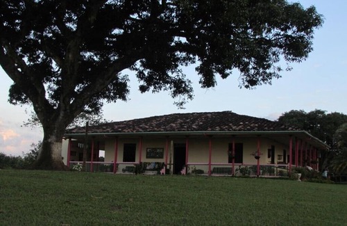 Montenegro House | Habitación Cuádruple con baño privado - Finca Palma Soriano