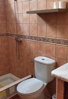 Abades House | Habitación matrimonial en un bajo baño compartido Areas compartidas