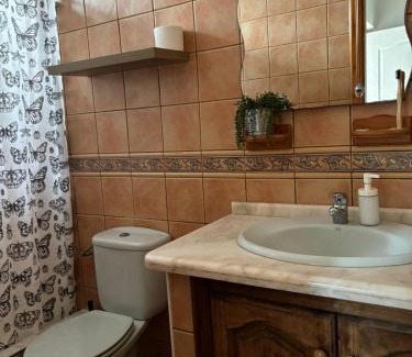 Abades House | Habitación matrimonial en un bajo baño compartido Areas compartidas