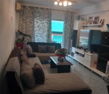 Nou Moles House | habitación pequeña en piso compartido con 2 adultos