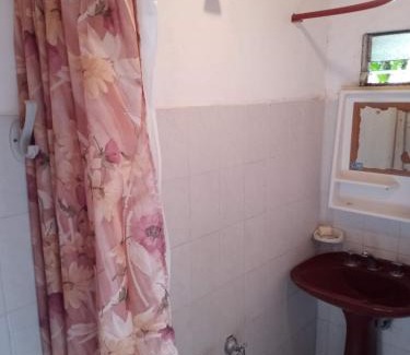 Mar de Ajo Apartment | Habitación y dptos 1 y 2 amb con estacionamiento cerca del mar