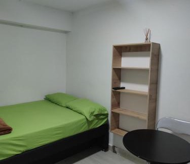 Suramericana Apartment | HABITACION AMOBLADA SECTOR LAURELES-ESTADIO #1 Madrid