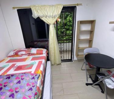 Suramericana Apartment | HABITACION AMOBLADA SECTOR LAURELES-ESTADIO hasta 3 personas Santorini