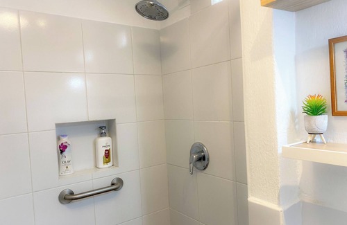 Zona 12 Hotel | Habitacion doble triple H1
