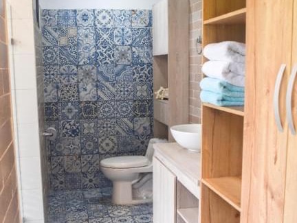 Tierra Bomba Island Hotel | HABITACION TIPO CABAÑA CON BALCON EN ISLA DE TIERRA BOMBA CON DESAYUNO AIRE ACONDICIONADO Y WIFi