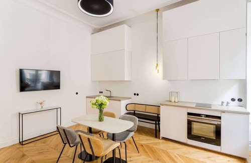 Palais-Royal Apartment | Habitat Parisien -1BR/1BA - Louvre