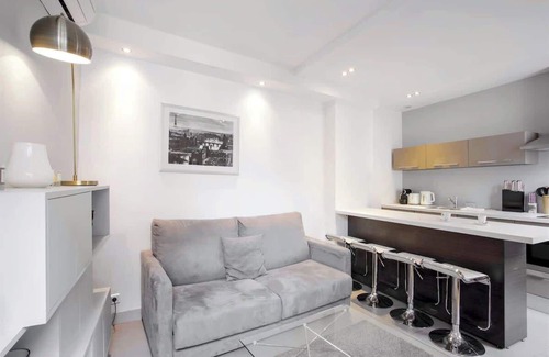 L'Europe Apartment | Habitat Parisien -1BR/1BA-AC - Terrace