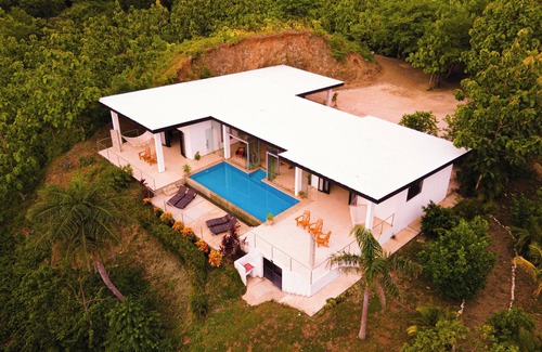 Rio Seco House | Hacienda Estrellas, contempory jungle house