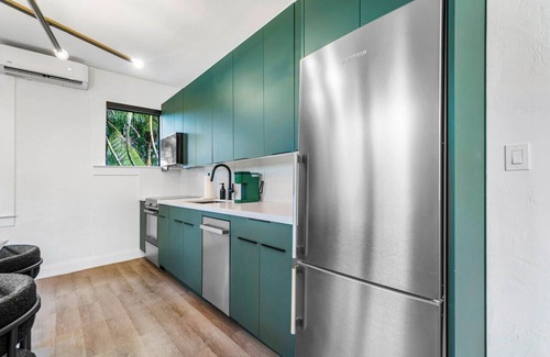 Flamingo Parks Apartment | Hacienda Flamingo Unit 4 - Chic 2BR Retreat Near Shops and Restaurants