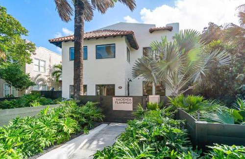 Flamingo Parks Apartment | Hacienda Flamingo Unit 4 - Chic 2BR Retreat Near Shops and Restaurants