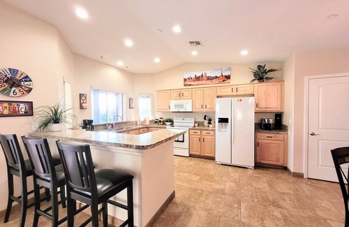 Lake Havasu City House | "Hacienda Hangout"~ 5⭐RETREAT ~ PETS OK 🐾 VIEWS - POOL - SPA - BORDERS BLM