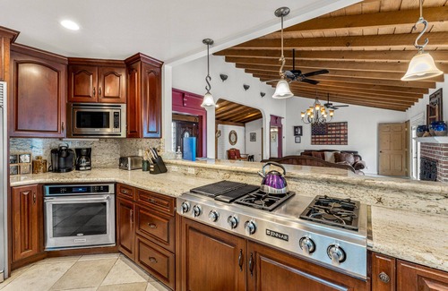 Racquet Club West House | Hacienda Miranda - Pickleball Court, Horseshoes, Family Home