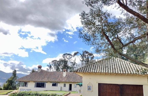 Zipaquira Cottage | Hacienda Quebraditas with beautiful fireplace, 10 minutes from the Salt Cathedral.