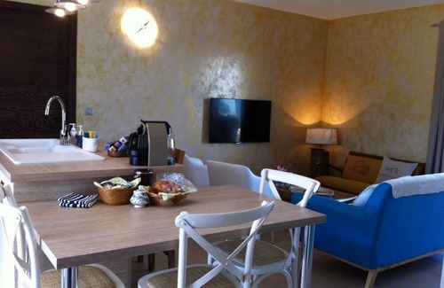 Lecci Villa | Hacienda Villa Swimming pool heated 28° spa bowling alley private tennis court