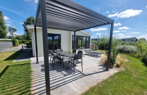 Dordtse Biesbosch House | Hackfort Hottub 6 by Interhome