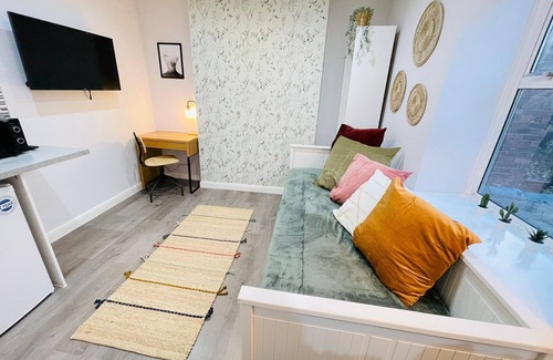 Upper Clapton Apartment | Hackney Studios by Sleepy - Studio Flat 11
