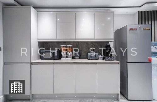 Leabridge House | Hackney Suites - Double En-suite Room (F1)