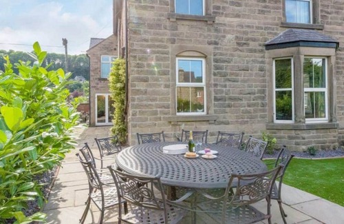 Bakewell House | Haddon Villa in centre of Bakewell, Peak District. Nr Chatsworth. Pet friendly