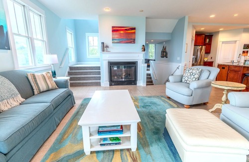 Ludington House | Hadrian's Bluff: A 4 bedroom family friendly home overlooking Lake Michigan