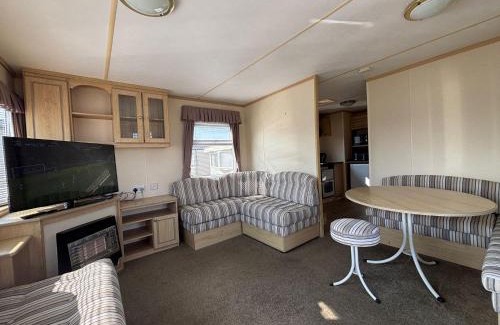 Ingoldmells Apartment | Hadrians Field 120 - Coastfields - WiFi, pet friendly, bed linen - Meadow Lakes Caravan & Lodge Hire