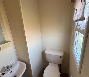 Ingoldmells Apartment | Hadrians Field 120 - Coastfields - WiFi, pet friendly, bed linen - Meadow Lakes Caravan & Lodge Hire