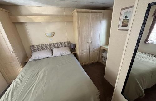 Ingoldmells Apartment | Hadrians Field 120 - Coastfields - WiFi, pet friendly, bed linen - Meadow Lakes Caravan & Lodge Hire