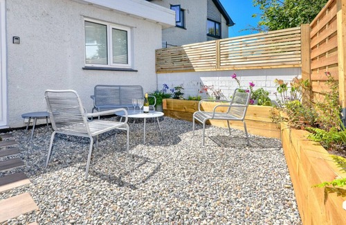 Llanbedrog House | Hafan Bach - Two Bedroom House, Sleeps 4
