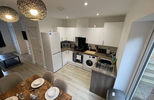 Tunstall House | HAFH ST5 Warwick 52 - 3 Bedroom New House with Wi-Fi