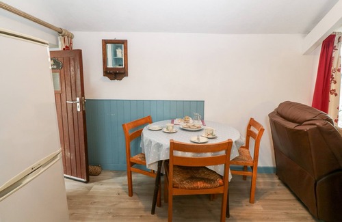 Brynrefail Cottage | HAFOD, pet friendly, character holiday cottage in Y Felinheli