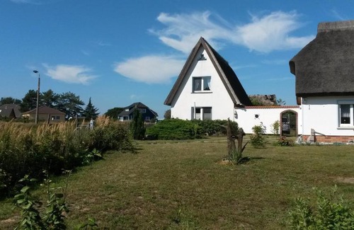 Wieck auf dem Darss House | Hagebutte