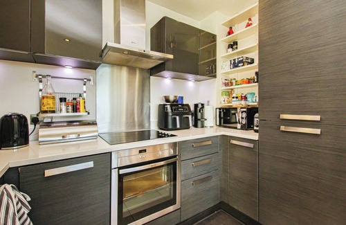 Haggerston Apartment | Haggerston - Top Floor 1 Bedroom with stunning view of the city skyline