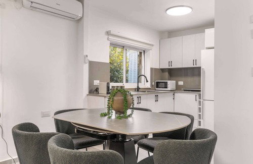 Jerusalem City Centre Apartment | HaHavatselet 19 - Isrentals - Deluxe XL