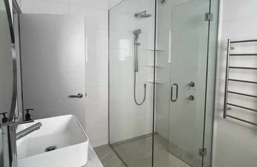 Hahei House | Hahei views, right on Cathedral Coves doorstep! New modern spacious home!