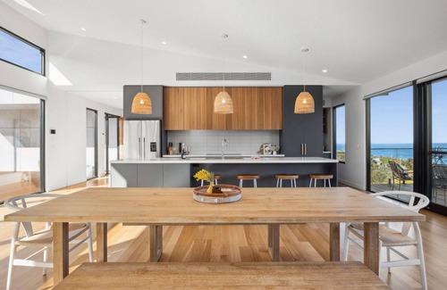 Fairhaven House | Hakea Ridge in Fairhaven offers a stylish retreat just minutes from the beach