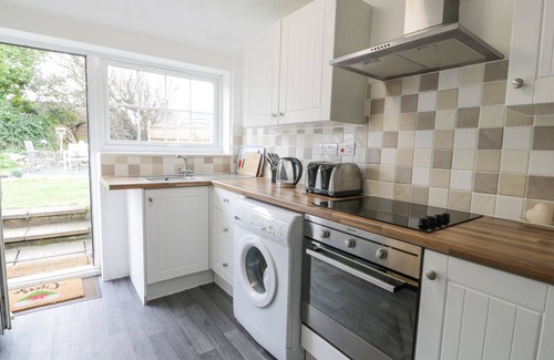 Moelfre Cottage | HALCYON ANNEXE, pet friendly, country holiday cottage in Benllech