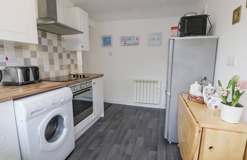 Moelfre Cottage | HALCYON ANNEXE, pet friendly, country holiday cottage in Benllech