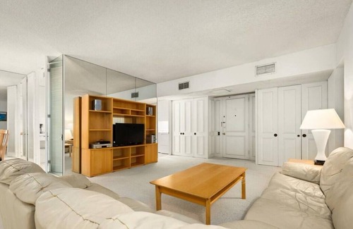 Waialae Iki Condo | Hale Beach~Beachfront