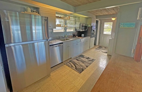 Haleiwa House | Hale Kai - BEACHFRONT Exclusive Area North Shore