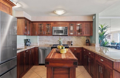 Diamond Head - Kapahulu - St. Louis Condo | Hale Kaimana by Gather: Lux Gold Coast Condo w/Ocean Views & Beach Access