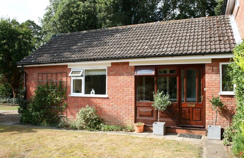 Halesworth Cottage | Halesworth Annexe - sleeps 2 guests in 1 bedroom