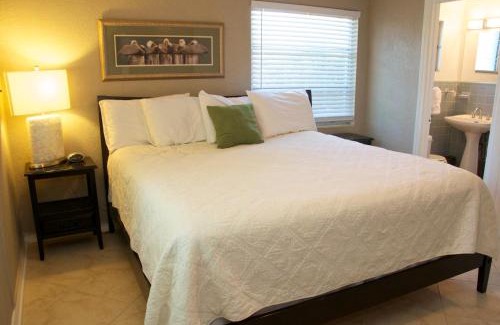 Holmes Beach Hotel | Haley's at Anna Maria Island Inn
