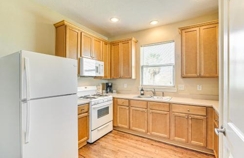 Galveston House | Half-Mi to Galveston Strand Charming Home with Yard