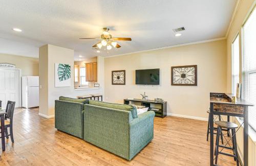 Galveston House | Half-Mi to Galveston Strand Charming Home with Yard