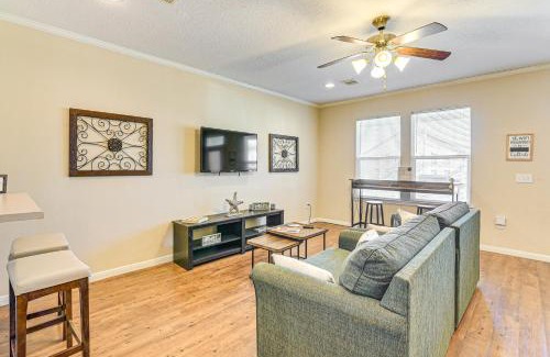 Galveston House | Half-Mi to Galveston Strand Charming Home with Yard