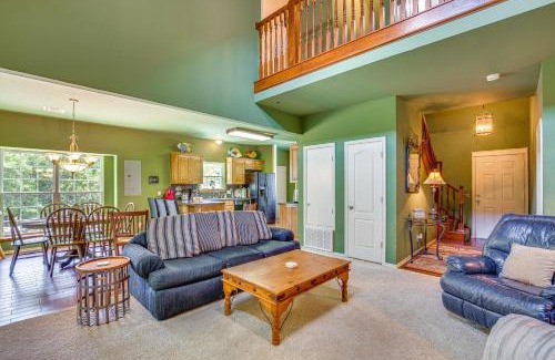 Kingston House | half Mi to Lake Texoma Home with Fire Pit and Grill!