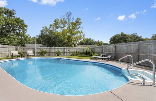 Ocean Springs House | Half Mile to East Beach/Golf Cart District/POOL/Spacious Home/Fast Wi-Fi